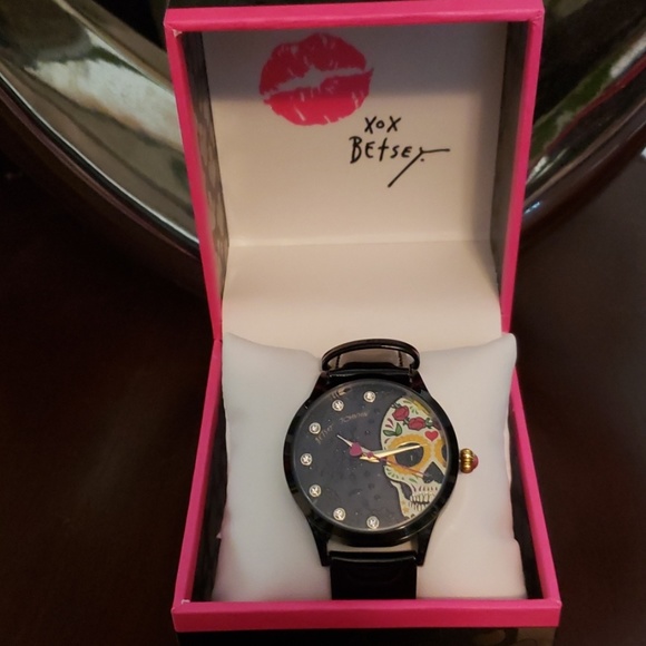 Betsey Johnson Accessories - Betsey Johnson sleek sugar skull black watch Betsey Johnson Accessories - Betsey Johnson sleek sugar skull black watch